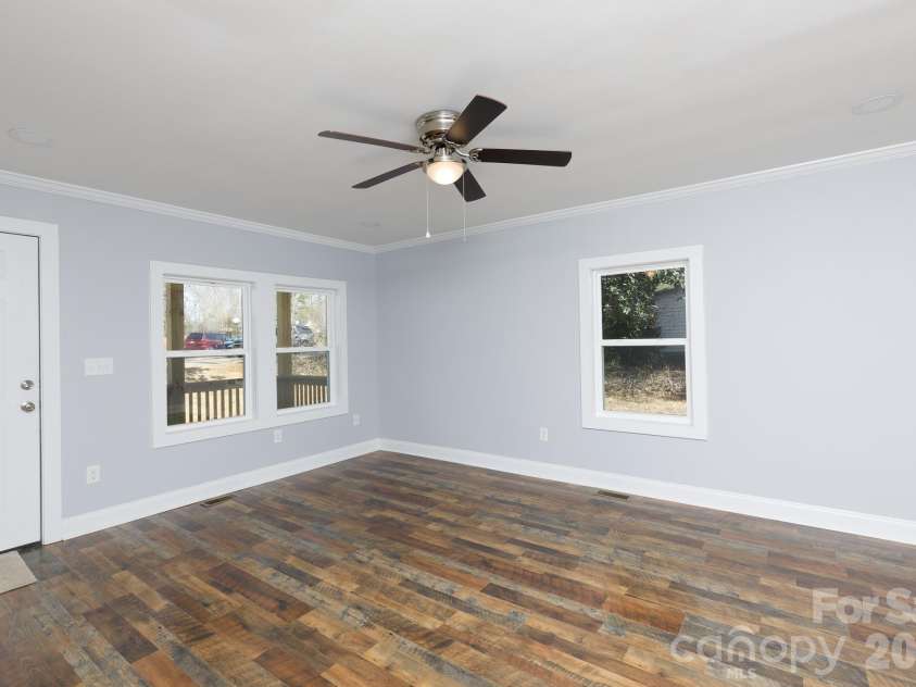22 Center Street, York, SC 29745.  MLS# CAR4344752, YatesRealty ID 13397. 
