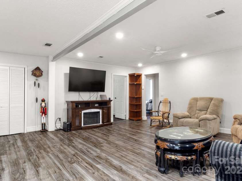 814 Columbia Drive, Chester, SC 29706.  MLS# CAR4248454, YatesRealty ID 13397. 