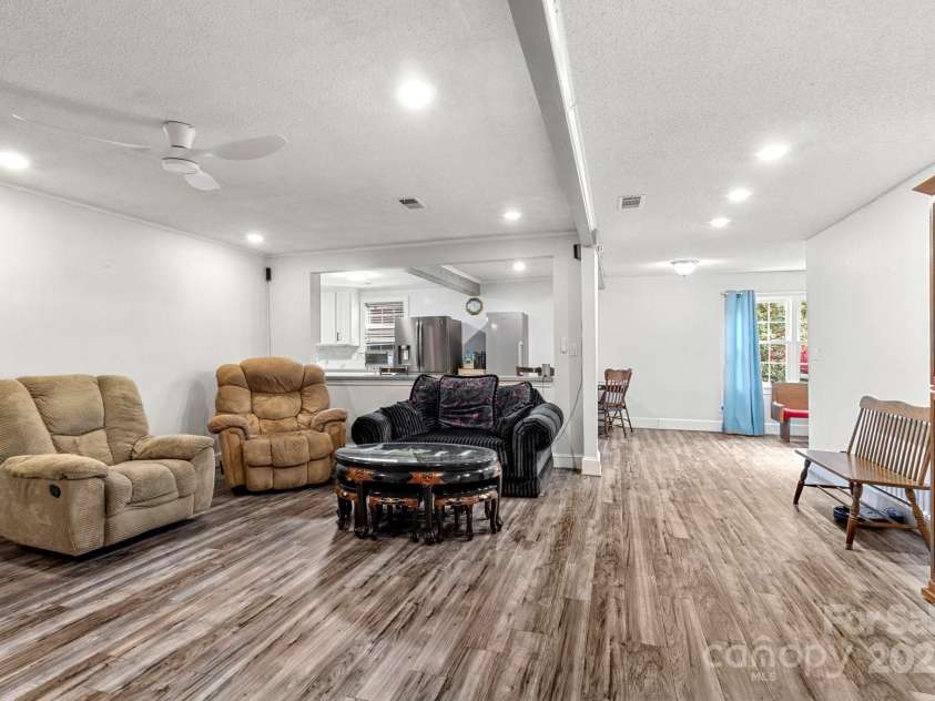 814 Columbia Drive, Chester, SC 29706.  MLS# CAR4248454, YatesRealty ID 13397. 