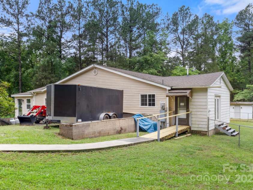 814 Columbia Drive, Chester, SC 29706.  MLS# CAR4248454, YatesRealty ID 13397. 