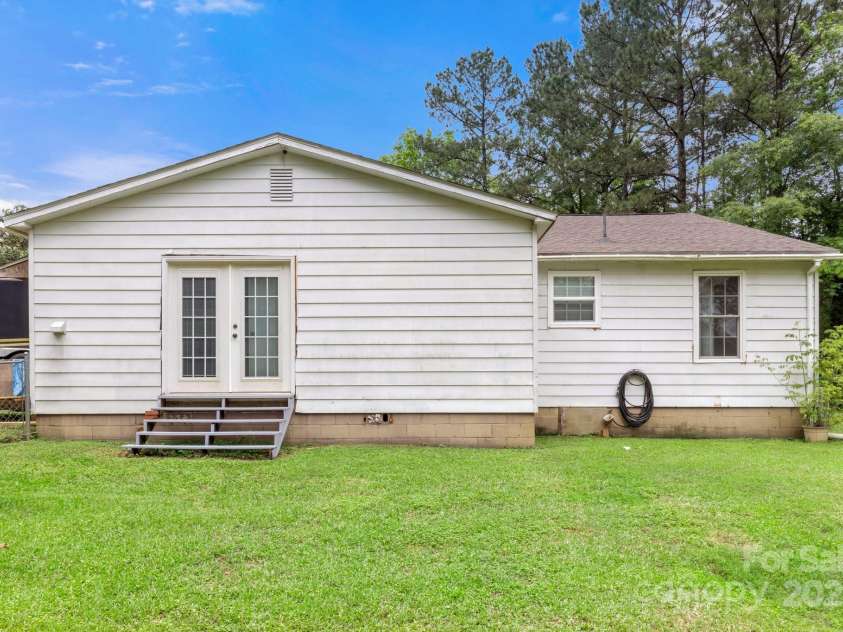 814 Severance Drive, Chester, SC 29706.  MLS# CAR4248454, YatesRealty ID 13397. 