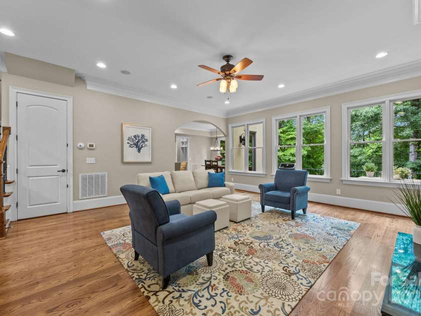 914 Elizabeth Lane, Matthews, NC 28105.  MLS# CAR4245380, YatesRealty ID 13399. 
