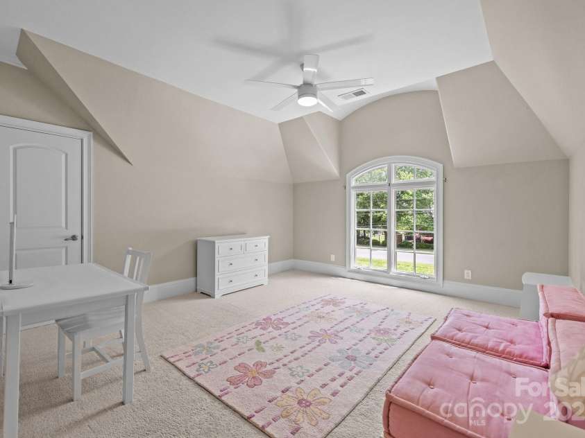 914 Elizabeth Lane, Matthews, NC 28105.  MLS# CAR4245380, YatesRealty ID 13399. 