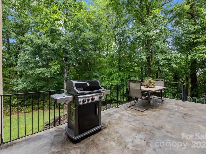 914 Elizabeth Lane, Matthews, NC 28105.  MLS# CAR4245380, YatesRealty ID 13399. 