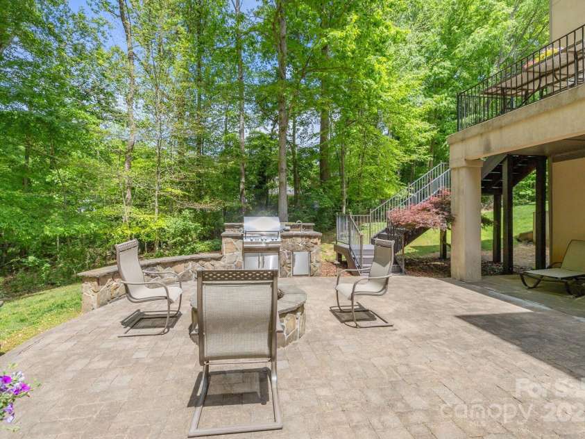 914 Elizabeth Lane, Matthews, NC 28105.  MLS# CAR4245380, YatesRealty ID 13399. 