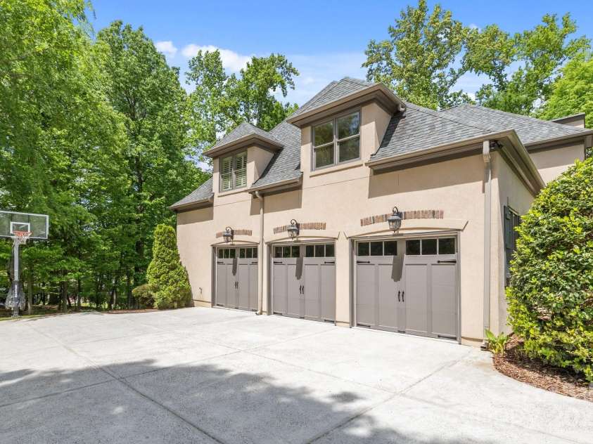 914 Elizabeth Lane, Matthews, NC 28105.  MLS# CAR4245380, YatesRealty ID 13399. 