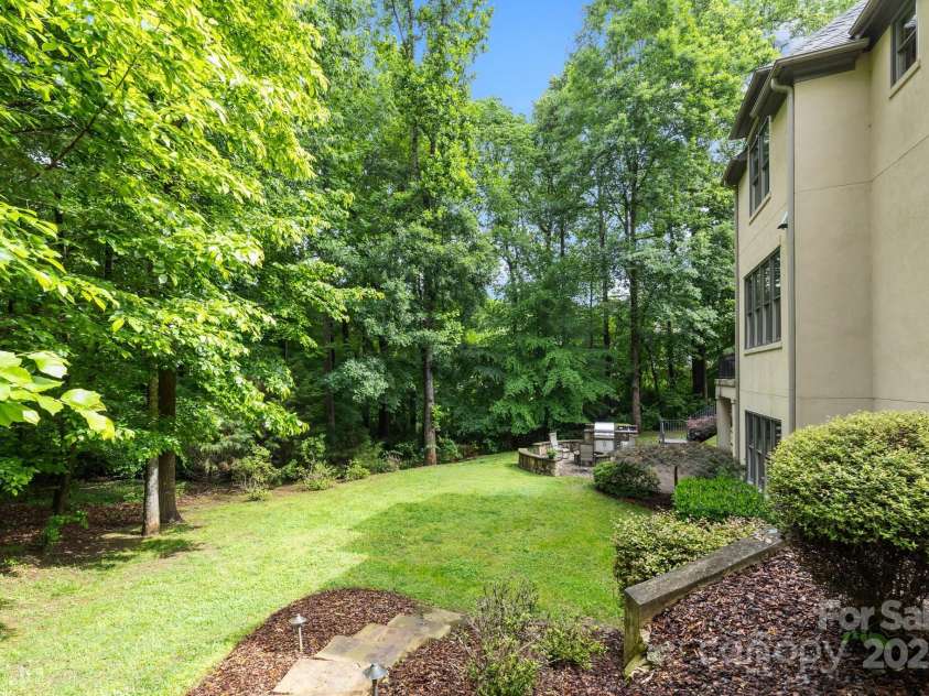 914 Elizabeth Lane, Matthews, NC 28105.  MLS# CAR4245380, YatesRealty ID 13399. 