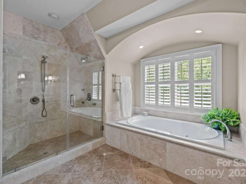 914 Elizabeth Lane, Matthews, NC 28105.  MLS# CAR4245380, YatesRealty ID 13399. 