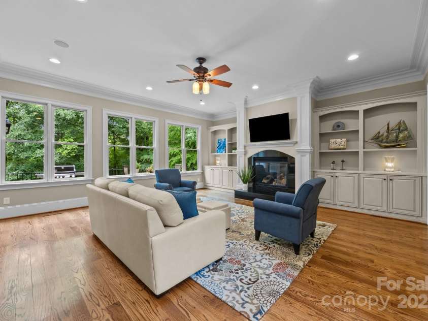 914 Elizabeth Lane, Matthews, NC 28105.  MLS# CAR4245380, YatesRealty ID 13399. 