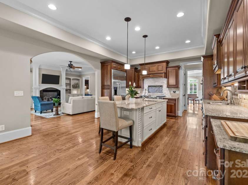 914 Elizabeth Lane, Matthews, NC 28105.  MLS# CAR4245380, YatesRealty ID 13399. 