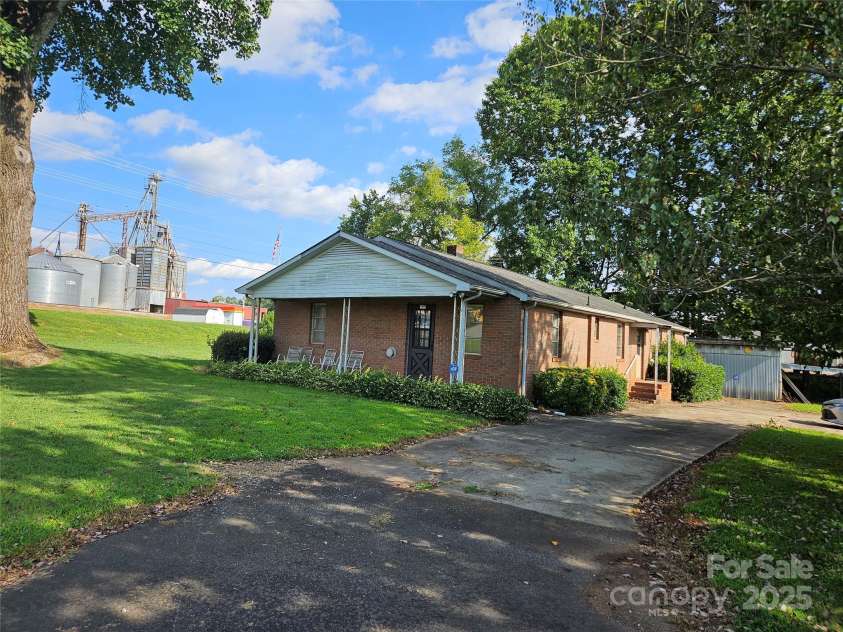 105 Marble Road, Statesville, NC 28625.  MLS# CAR4309755, YatesRealty ID 134. 