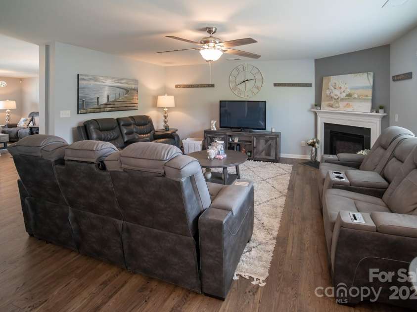 1600 Gaston Mountain Drive, Dallas, NC 28034.  MLS# CAR4259732, YatesRealty ID 13400. 