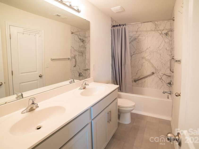 1600 Gaston Mountain Drive, Dallas, NC 28034.  MLS# CAR4259732, YatesRealty ID 13400. 