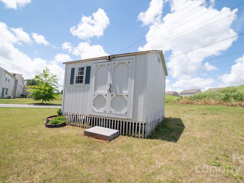 1600 Gaston Mountain Drive, Dallas, NC 28034.  MLS# CAR4259732, YatesRealty ID 13400. 