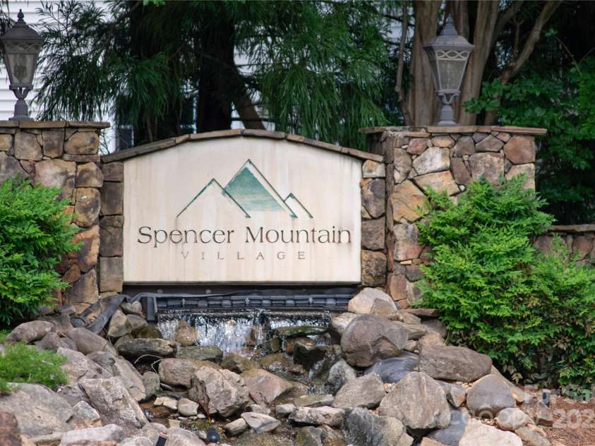 1600 Gaston Mountain Drive, Dallas, NC 28034.  MLS# CAR4259732, YatesRealty ID 13400. 