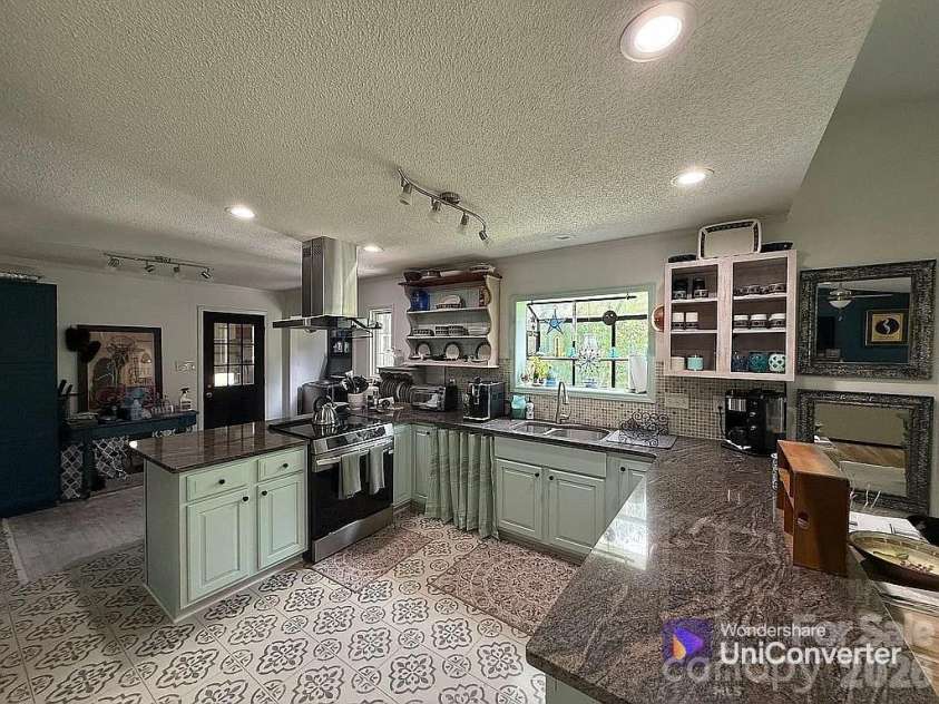 5802 Jolly Roger Court, New Bern, NC 28560.  MLS# CAR4351761, YatesRealty ID 13400. 