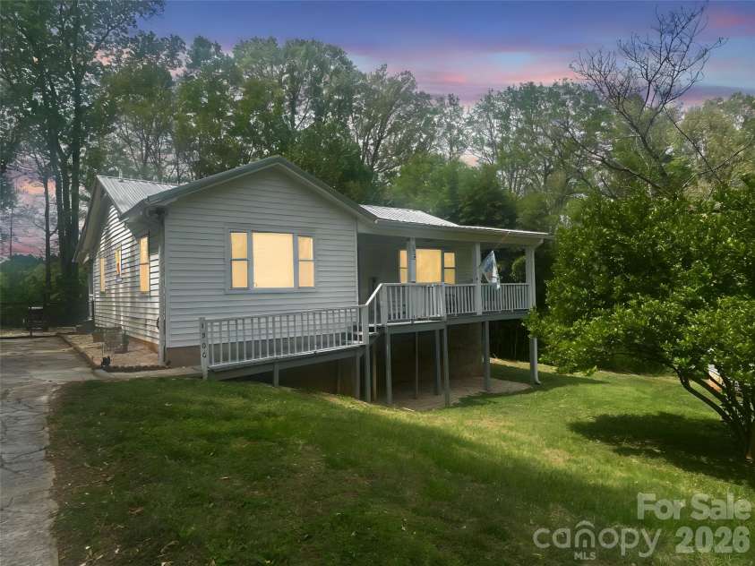1506 28th Street, Newton, NC 28658.  MLS# CAR4366431, YatesRealty ID 13401. 