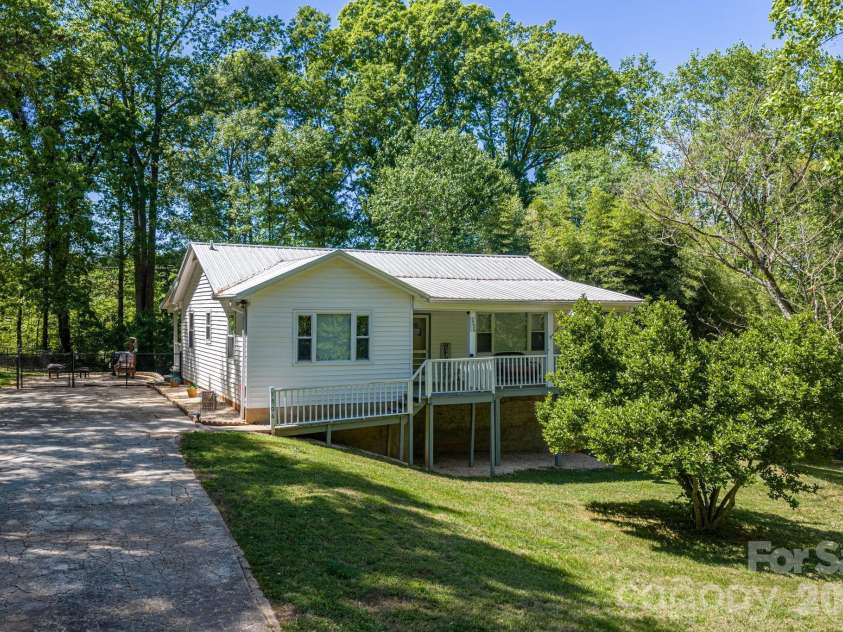 1506 28th Street, Newton, NC 28658.  MLS# CAR4366431, YatesRealty ID 13401. 