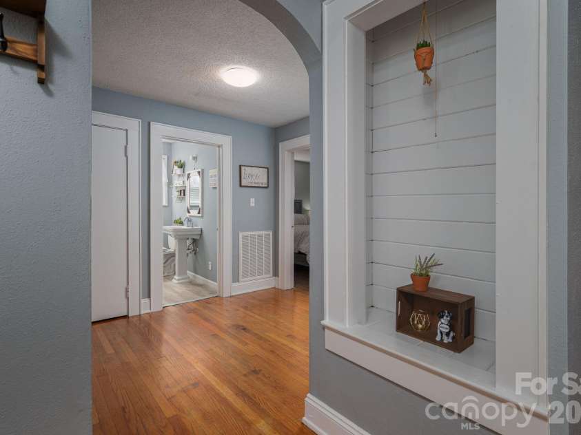 1506 28th Street, Newton, NC 28658.  MLS# CAR4366431, YatesRealty ID 13401. 