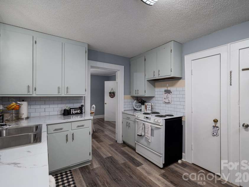 1506 28th Street, Newton, NC 28658.  MLS# CAR4366431, YatesRealty ID 13401. 