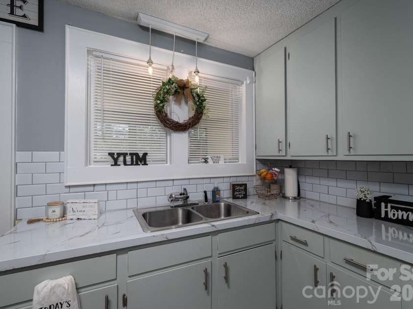 1506 28th Street, Newton, NC 28658.  MLS# CAR4366431, YatesRealty ID 13401. 