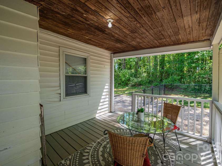 1506 28th Street, Newton, NC 28658.  MLS# CAR4366431, YatesRealty ID 13401. 