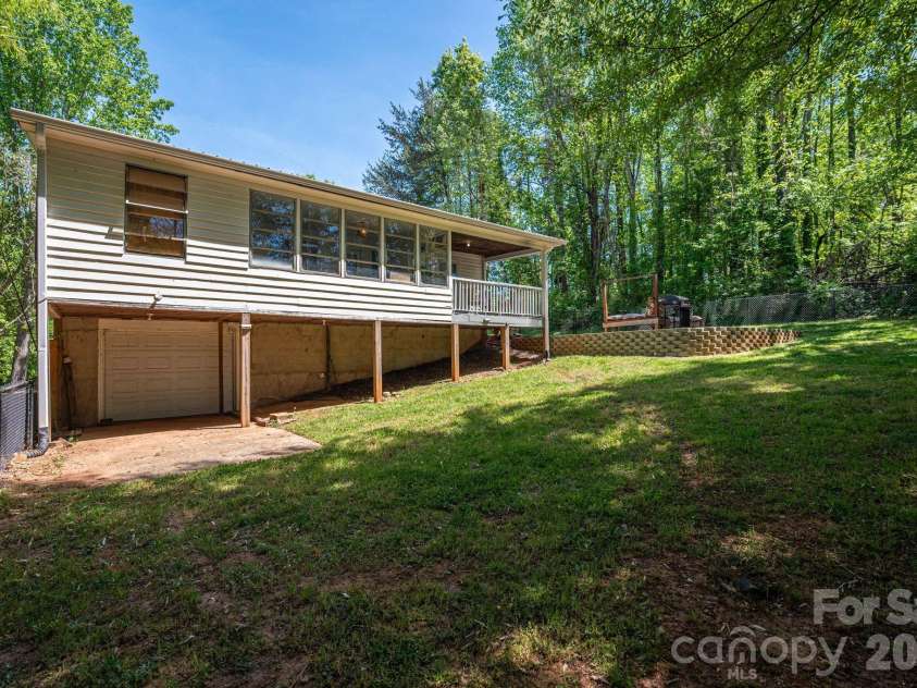 1506 28th Street, Newton, NC 28658.  MLS# CAR4366431, YatesRealty ID 13401. 