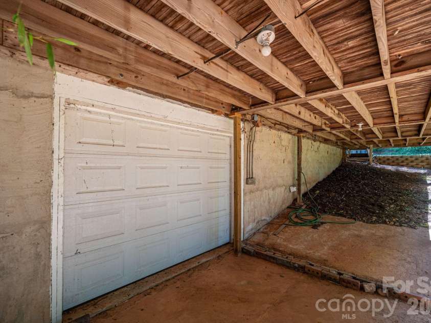 1506 28th Street, Newton, NC 28658.  MLS# CAR4366431, YatesRealty ID 13401. 