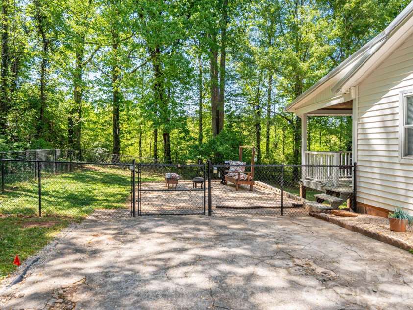 1506 28th Street, Newton, NC 28658.  MLS# CAR4366431, YatesRealty ID 13401. 