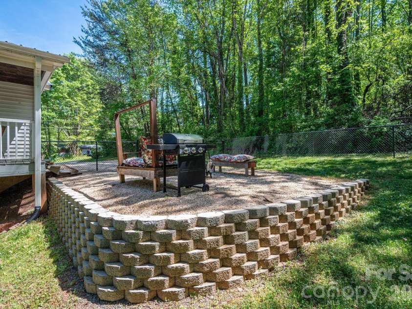 1506 28th Street, Newton, NC 28658.  MLS# CAR4366431, YatesRealty ID 13401. 