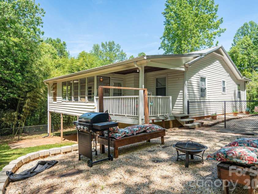 1506 28th Street, Newton, NC 28658.  MLS# CAR4366431, YatesRealty ID 13401. 
