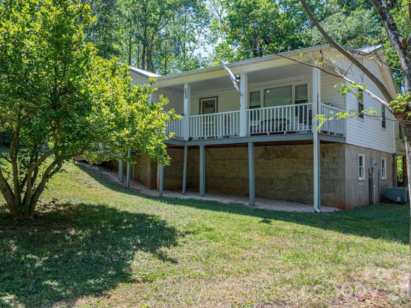 1506 28th Street, Newton, NC 28658.  MLS# CAR4366431, YatesRealty ID 13401. 