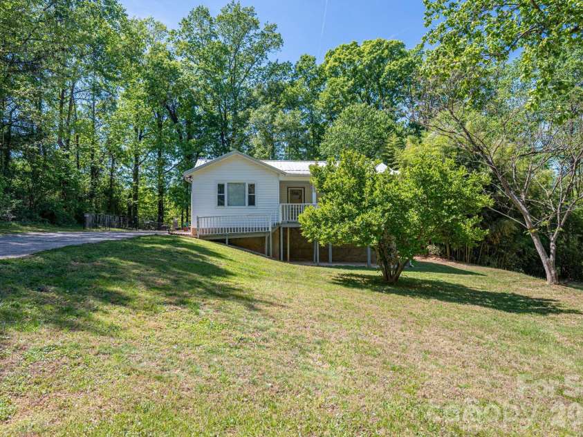 1506 28th Street, Newton, NC 28658.  MLS# CAR4366431, YatesRealty ID 13401. 