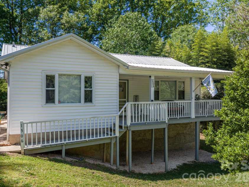 1506 28th Street, Newton, NC 28658.  MLS# CAR4366431, YatesRealty ID 13401. 