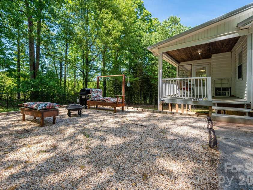 1506 28th Street, Newton, NC 28658.  MLS# CAR4366431, YatesRealty ID 13401. 