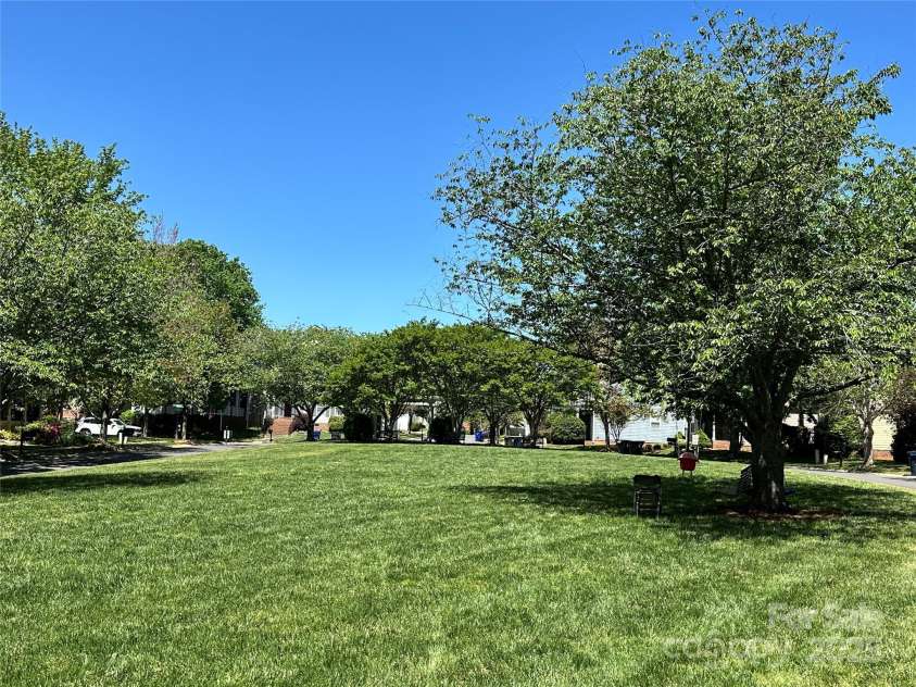 6726 Park Meadows Place, Huntersville, NC 28078.  MLS# CAR4247082, YatesRealty ID 13401. 