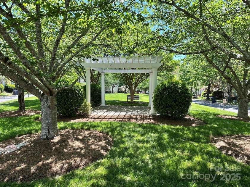 6726 Park Meadows Place, Huntersville, NC 28078.  MLS# CAR4247082, YatesRealty ID 13401. 