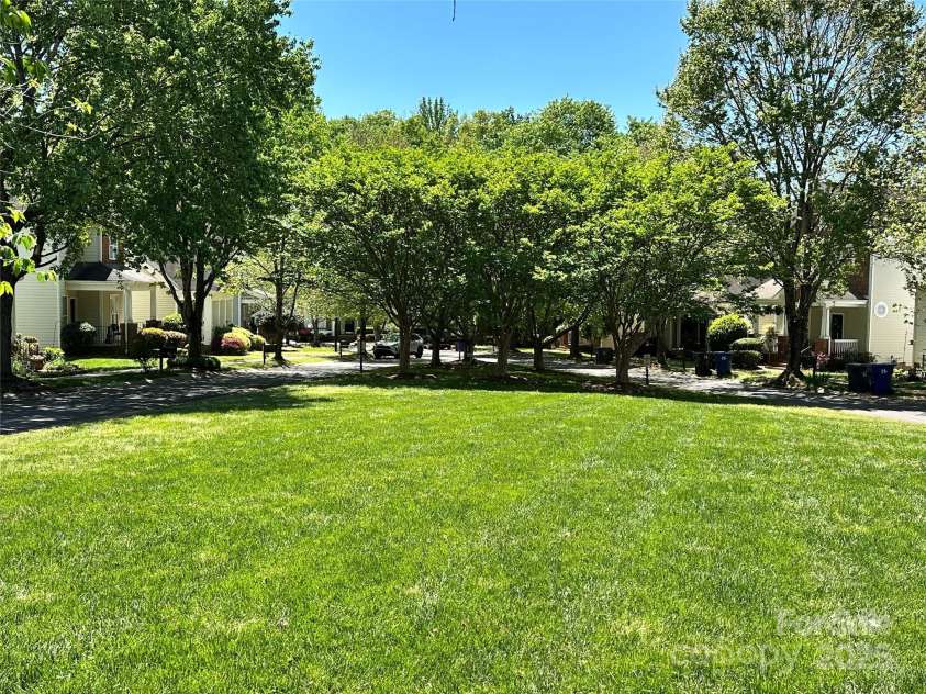 6726 Park Meadows Place, Huntersville, NC 28078.  MLS# CAR4247082, YatesRealty ID 13401. 
