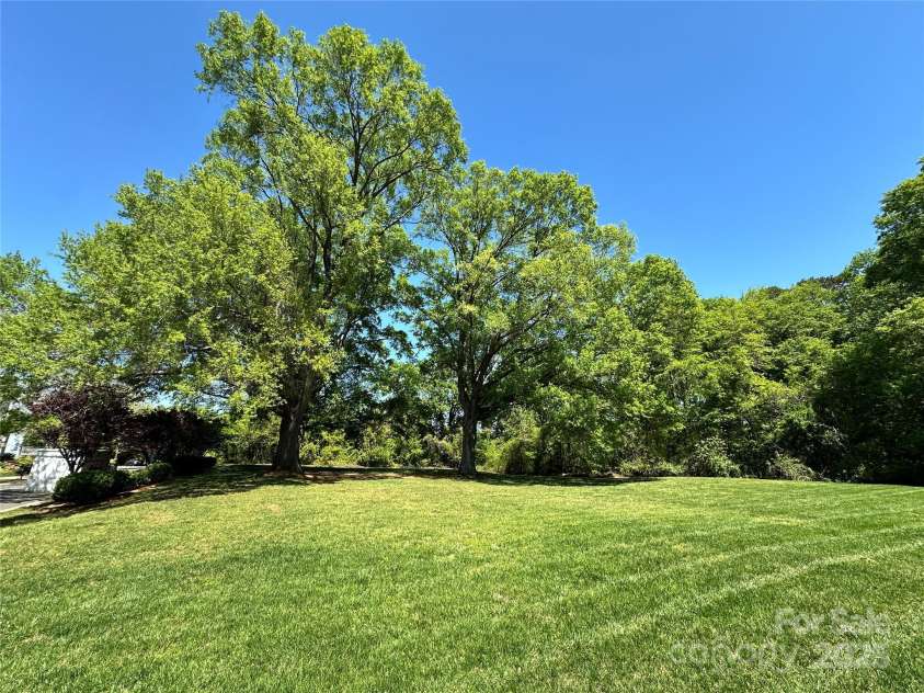 6726 Park Meadows Place, Huntersville, NC 28078.  MLS# CAR4247082, YatesRealty ID 13401. 