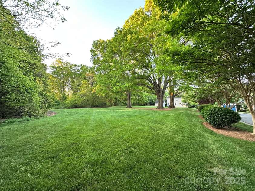 6726 Park Meadows Place, Huntersville, NC 28078.  MLS# CAR4247082, YatesRealty ID 13401. 
