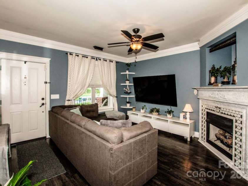 6726 Park Meadows Place, Huntersville, NC 28078.  MLS# CAR4247082, YatesRealty ID 13401. 