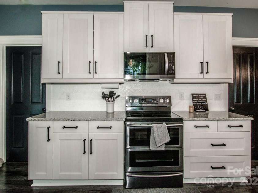 6726 Park Meadows Place, Huntersville, NC 28078.  MLS# CAR4247082, YatesRealty ID 13401. 