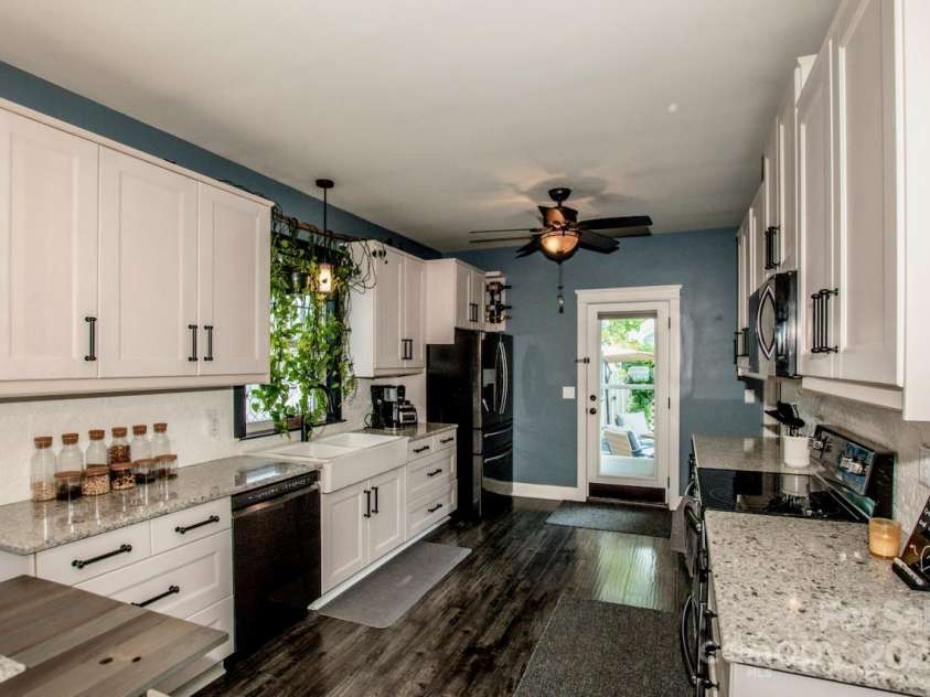 6726 Park Meadows Place, Huntersville, NC 28078.  MLS# CAR4247082, YatesRealty ID 13401. 