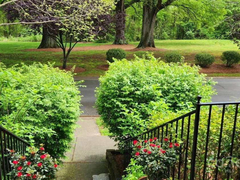 6726 Park Meadows Place, Huntersville, NC 28078.  MLS# CAR4247082, YatesRealty ID 13401. 