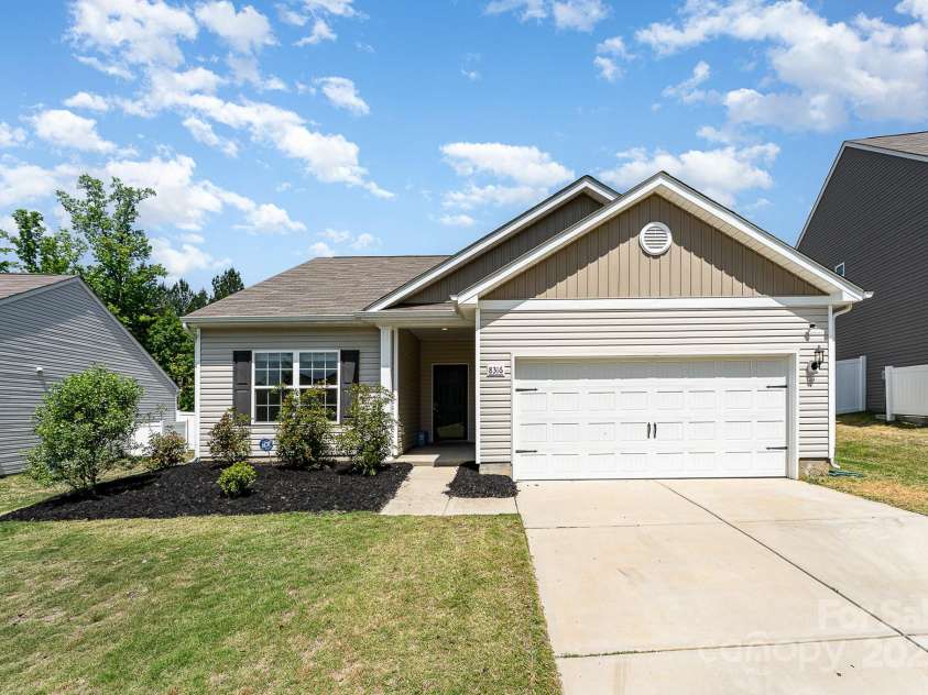 8316 Highgate Drive, Charlotte, NC 28215.  MLS# CAR4254654, YatesRealty ID 13402. 