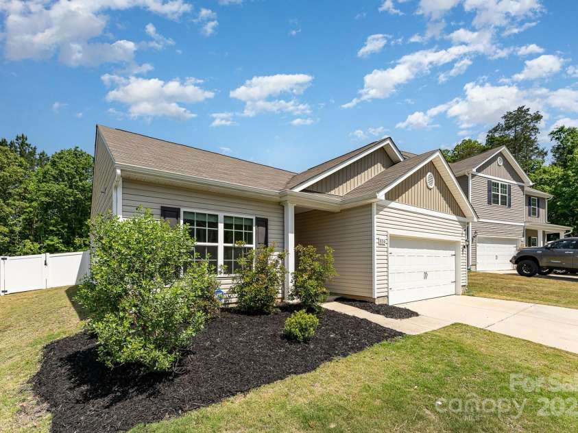 8316 Highgate Drive, Charlotte, NC 28215.  MLS# CAR4254654, YatesRealty ID 13402. 