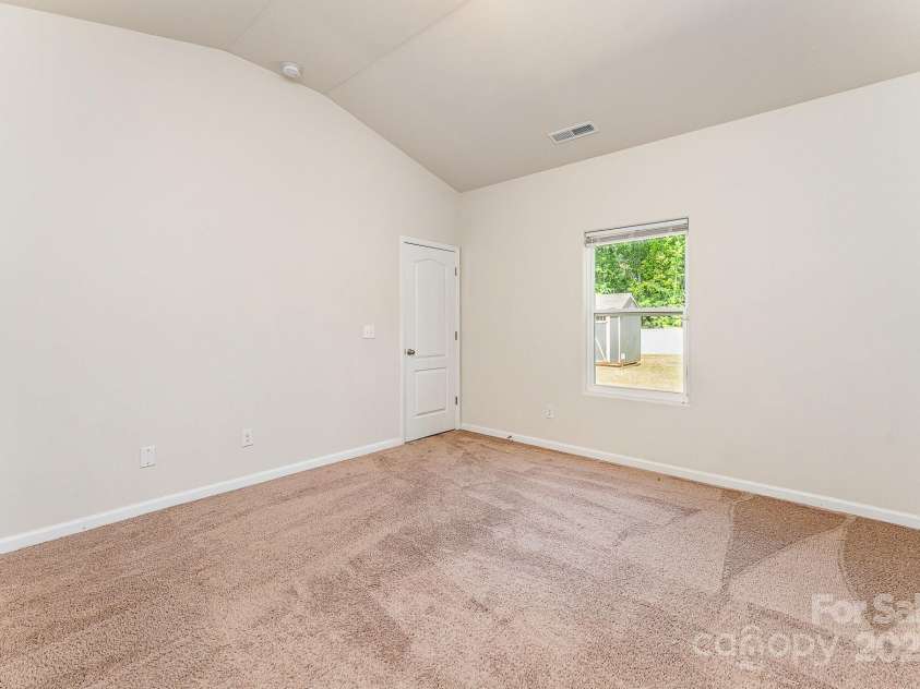 8316 Highgate Drive, Charlotte, NC 28215.  MLS# CAR4254654, YatesRealty ID 13402. 