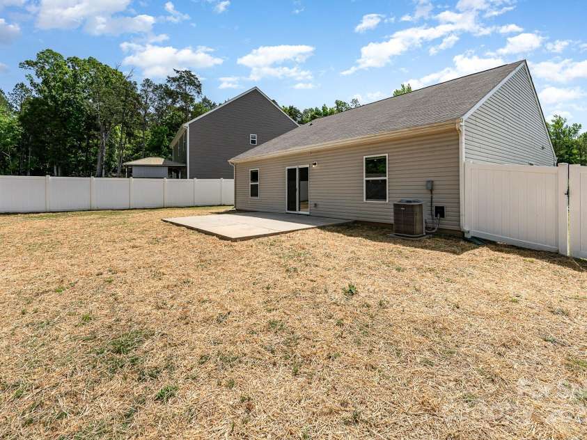 8316 Highgate Drive, Charlotte, NC 28215.  MLS# CAR4254654, YatesRealty ID 13402. 