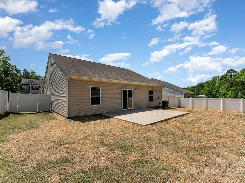 8316 Highgate Drive, Charlotte, NC 28215.  MLS# CAR4254654, YatesRealty ID 13402. 