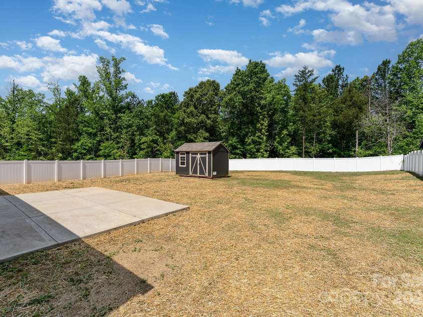 8316 Highgate Drive, Charlotte, NC 28215.  MLS# CAR4254654, YatesRealty ID 13402. 